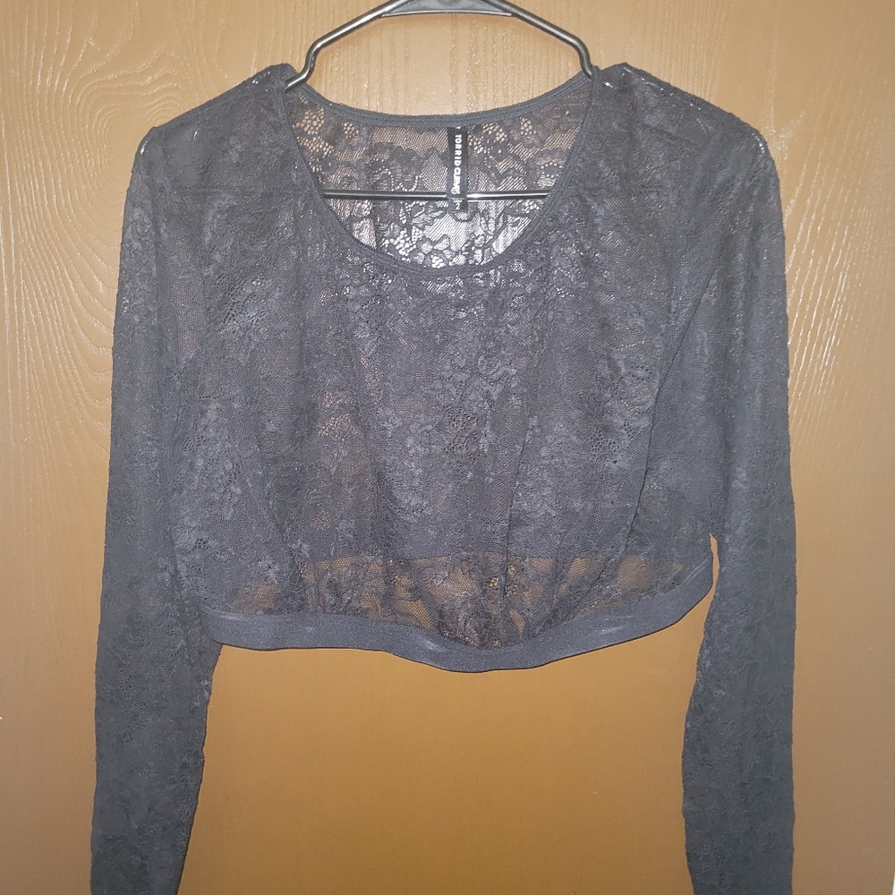 Long sleeve lace crop top